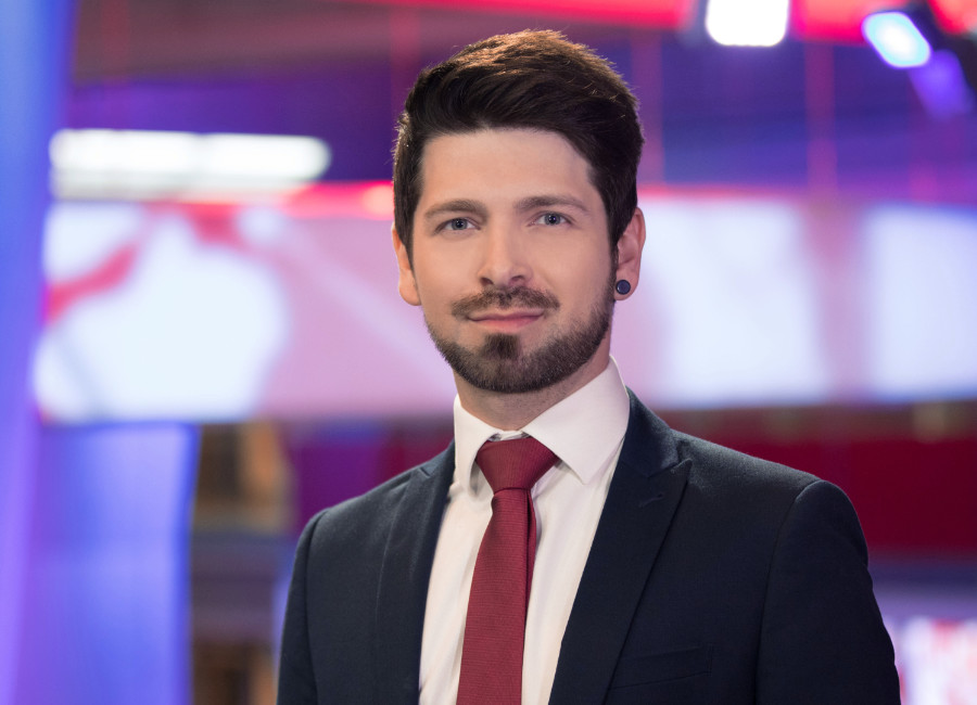 Chris Fox in the BBC newsroom