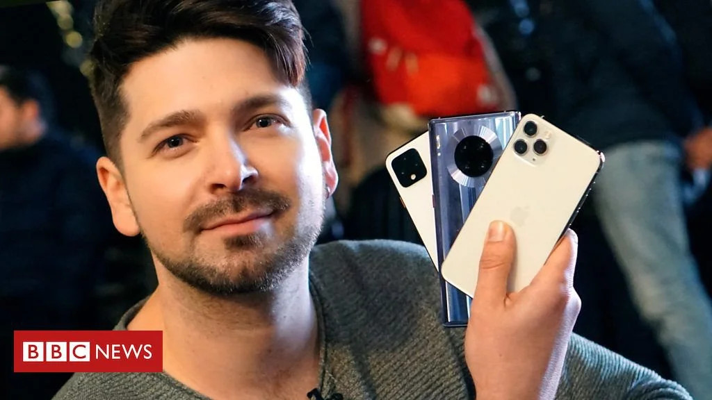 Chris Fox testing night mode on smartphones